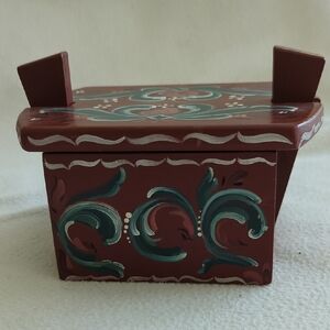 Wood Box With Lid. Hand Painted Rosemaling.